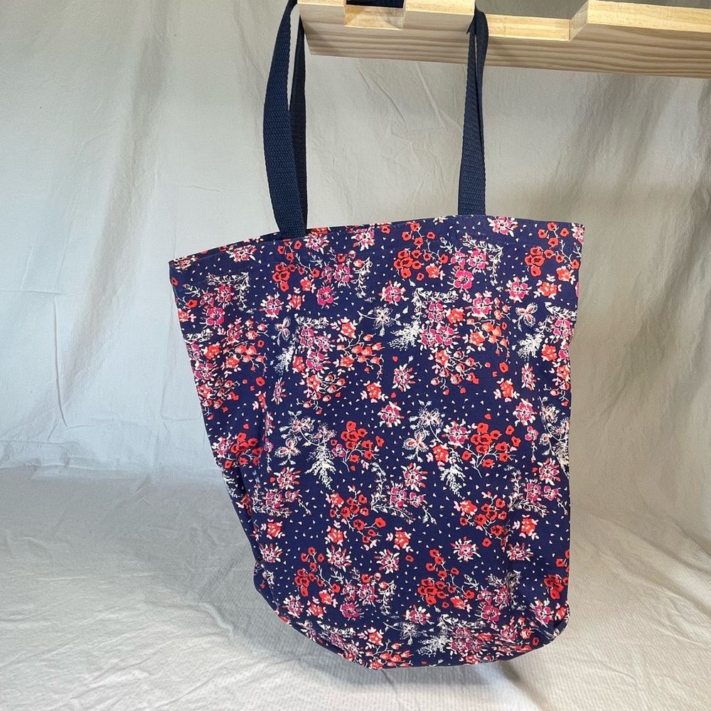 Old Navy hand bag and clutch set in great condition